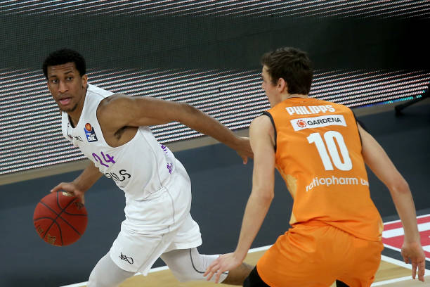 让他在内线 让他在内线